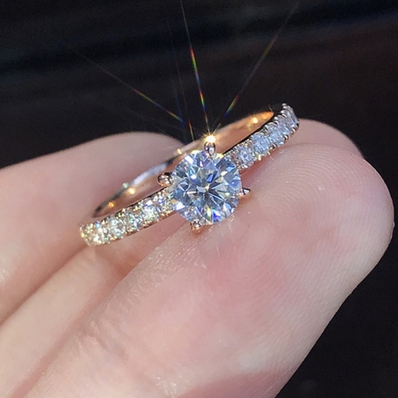 Jewelry - Sparkling Round Cubic Zirconia Ring rose gold